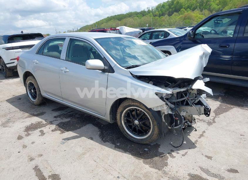 2009 Toyota Corolla LE (VIN JTDBL40E49J012940) main photo