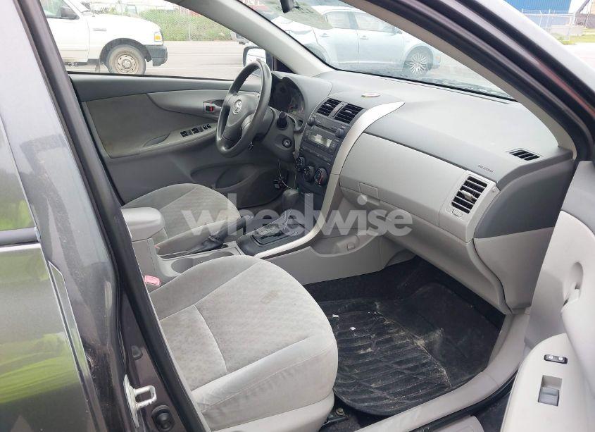 Photo 5 of 2009 Toyota Corolla LE (VIN JTDBL40E99J047697)