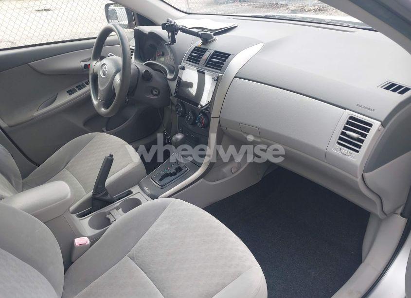 Photo 5 of 2009 Toyota Corolla LE/S/XLE (VIN JTDBL40EX9J046512)