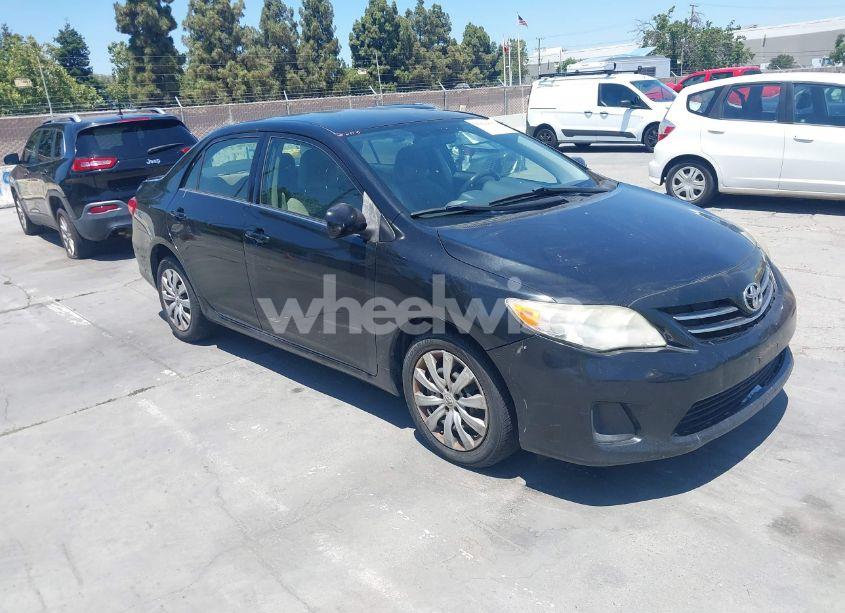 2013 Toyota Corolla LE (VIN JTDBU4EE2DJ122478) main photo