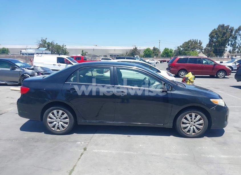 Photo 13 of 2013 Toyota Corolla LE (VIN JTDBU4EE2DJ122478)
