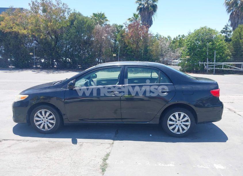 Photo 14 of 2013 Toyota Corolla LE (VIN JTDBU4EE2DJ122478)