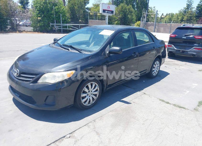 Photo 2 of 2013 Toyota Corolla LE (VIN JTDBU4EE2DJ122478)