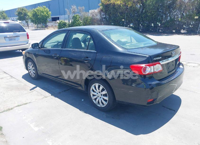 Photo 3 of 2013 Toyota Corolla LE (VIN JTDBU4EE2DJ122478)