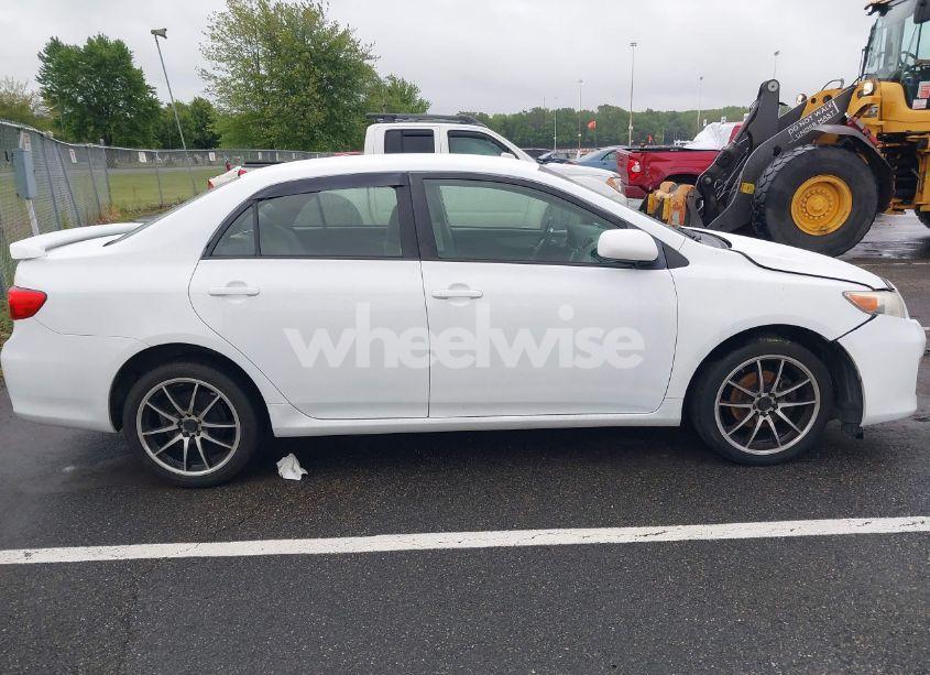 Photo 13 of 2011 Toyota Corolla LE/S (VIN JTDBU4EE4BJ091084)