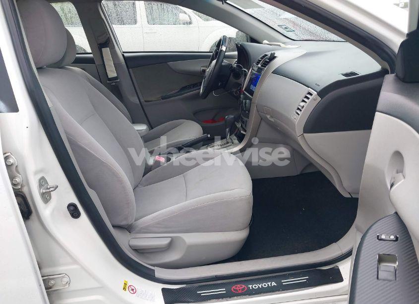 Photo 5 of 2011 Toyota Corolla LE/S (VIN JTDBU4EE4BJ091084)