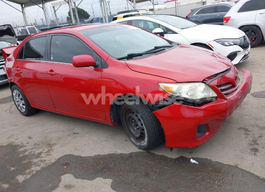 2013 Toyota Corolla LE (VIN JTDBU4EE7DJ121181) main photo