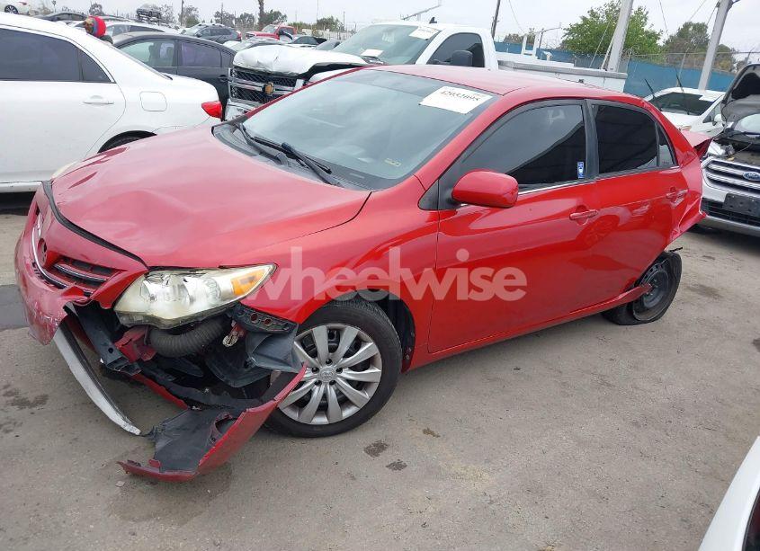 Photo 2 of 2013 Toyota Corolla LE (VIN JTDBU4EE7DJ121181)