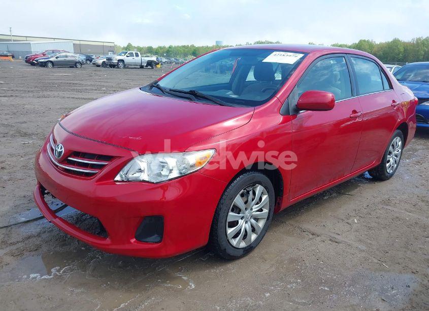 Photo 2 of 2013 Toyota Corolla LE (VIN JTDBU4EE8DJ115891)
