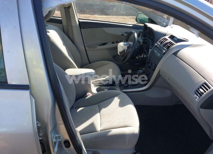 Photo 5 of 2013 Toyota Corolla L (VIN JTDBU4EEXDJ118811)