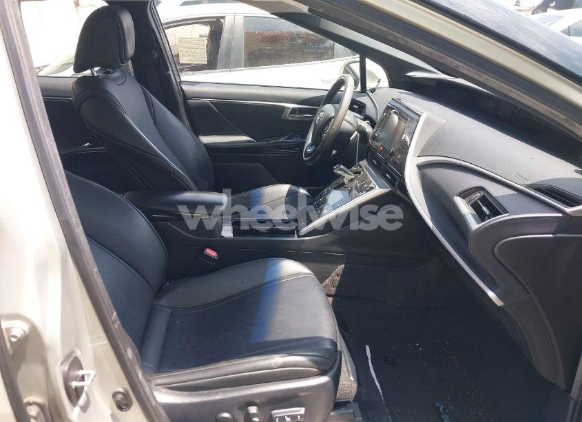 Photo 5 of 2017 Toyota Mirai (VIN JTDBVRBD4HA003262)