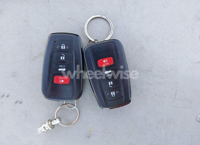 Photo 11 of 2021 Toyota Corolla HYBRID LE (VIN JTDEAMDE0MJ025075)