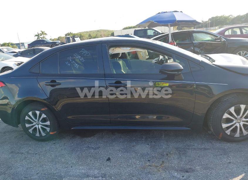 Photo 14 of 2022 Toyota Corolla HYBRID LE (VIN JTDEAMDE0NJ040788)