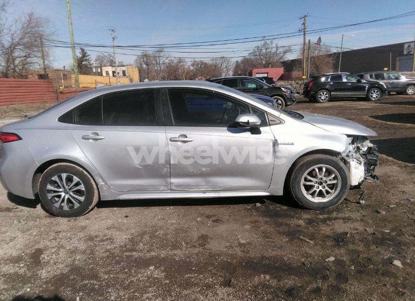 Photo 13 of 2021 Toyota Corolla HYBRID LE (VIN JTDEAMDE3MJ010599)