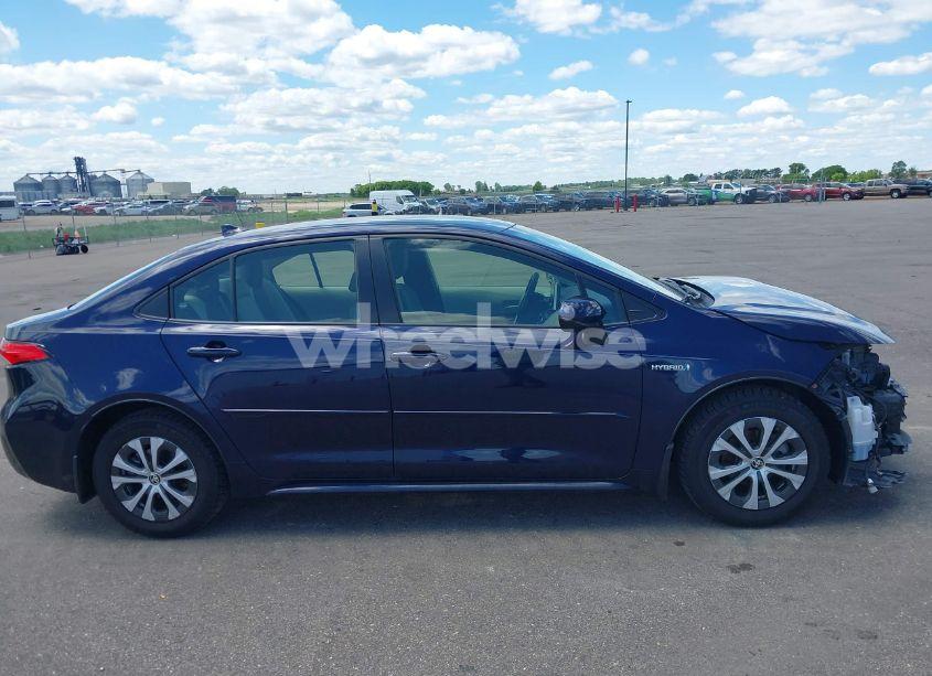 Photo 13 of 2021 Toyota Corolla HYBRID LE (VIN JTDEAMDE3MJ026964)