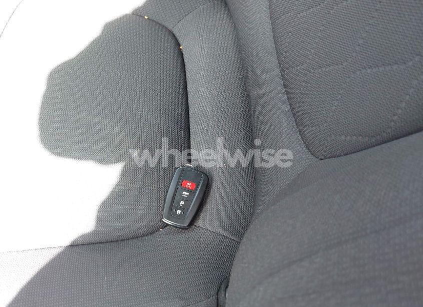 Photo 11 of 2021 Toyota Corolla HYBRID LE (VIN JTDEAMDE4MJ031901)