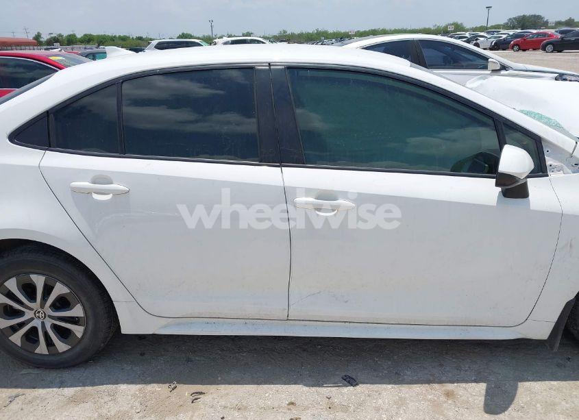 Photo 12 of 2022 Toyota Corolla HYBRID LE (VIN JTDEAMDE5NJ040057)