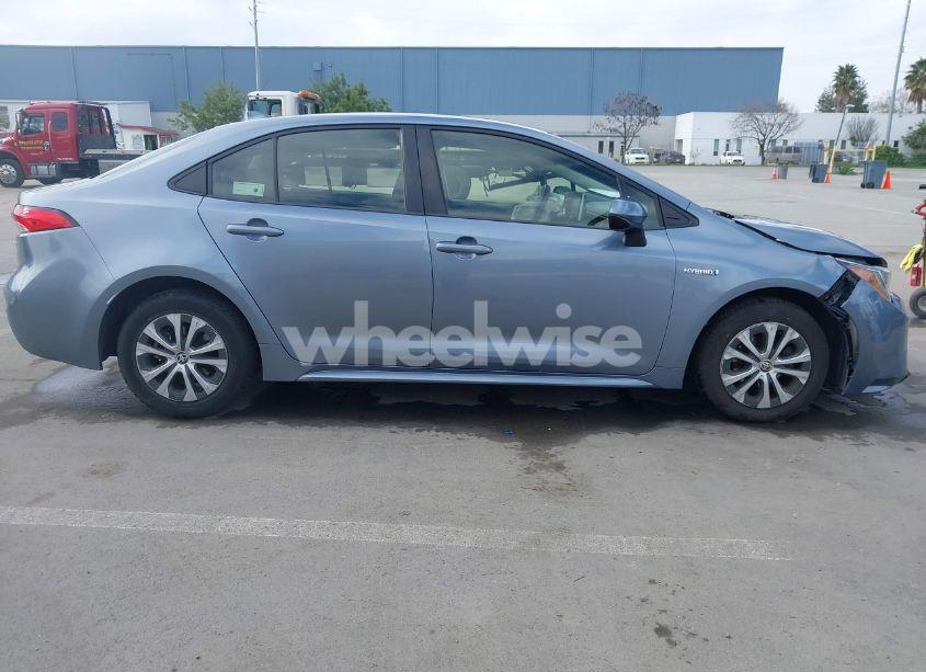 Photo 13 of 2021 Toyota Corolla HYBRID LE (VIN JTDEAMDE6MJ027753)