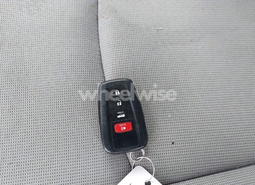 Photo 11 of 2021 Toyota Corolla HYBRID LE (VIN JTDEAMDE7MJ009617)