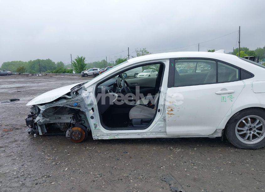 Photo 6 of 2021 Toyota Corolla HYBRID LE (VIN JTDEAMDE7MJ009617)