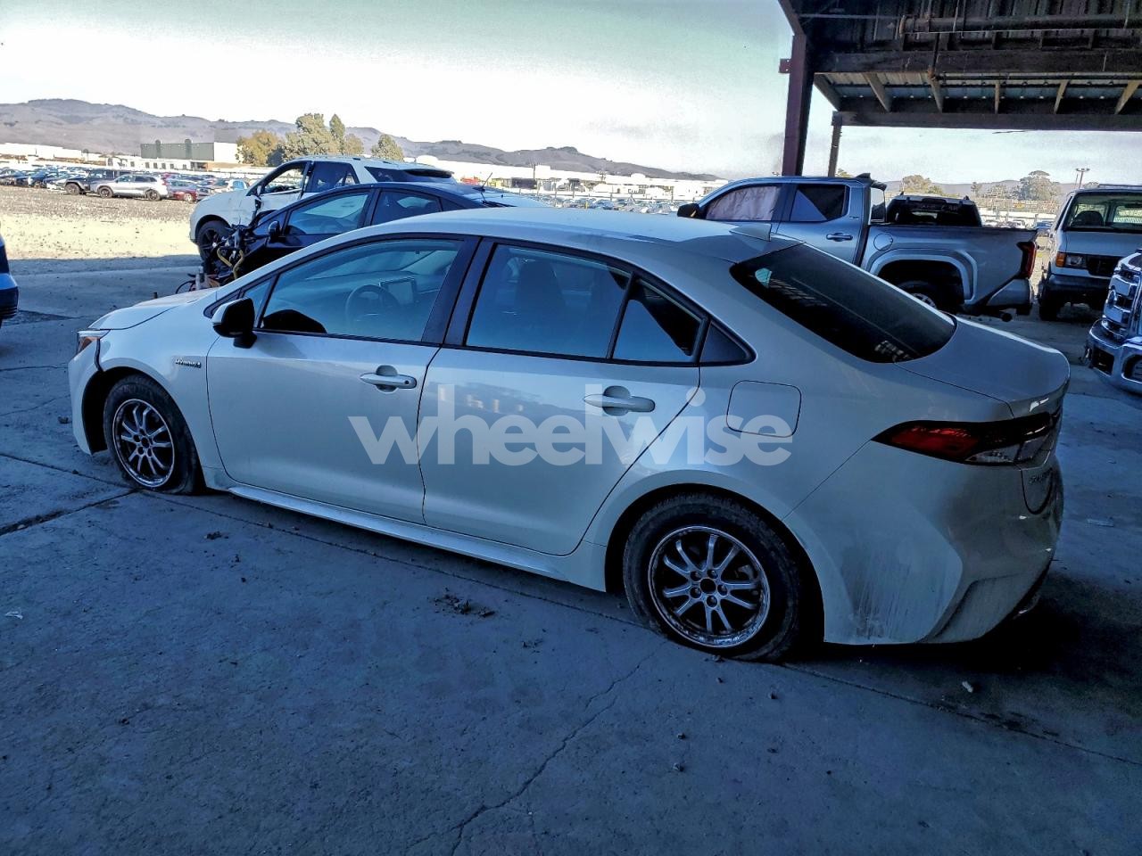 Photo 2 of 2021 TOYOTA COROLLA LE (VIN JTDEAMDE9MJ002457)