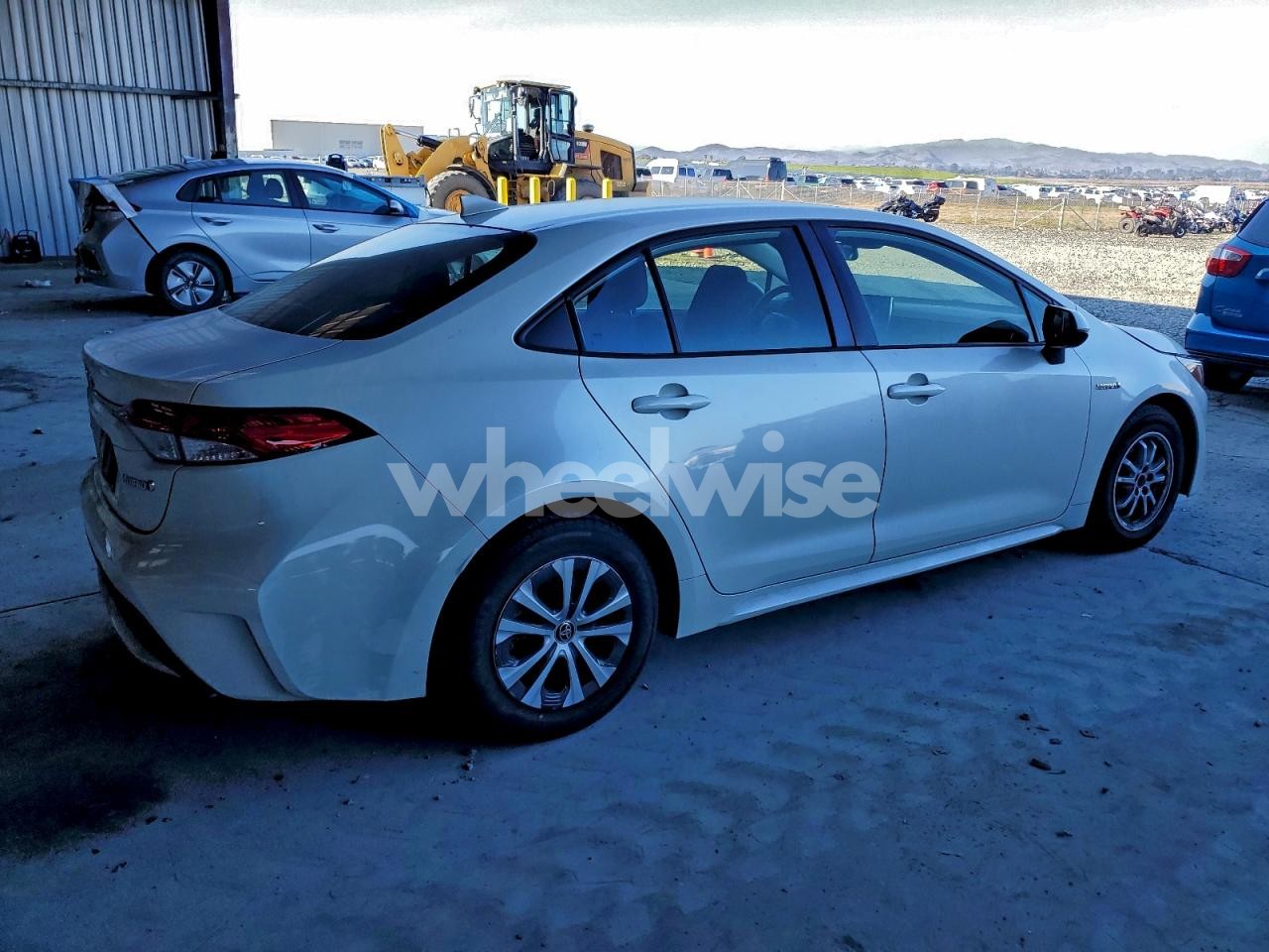 Photo 3 of 2021 TOYOTA COROLLA LE (VIN JTDEAMDE9MJ002457)
