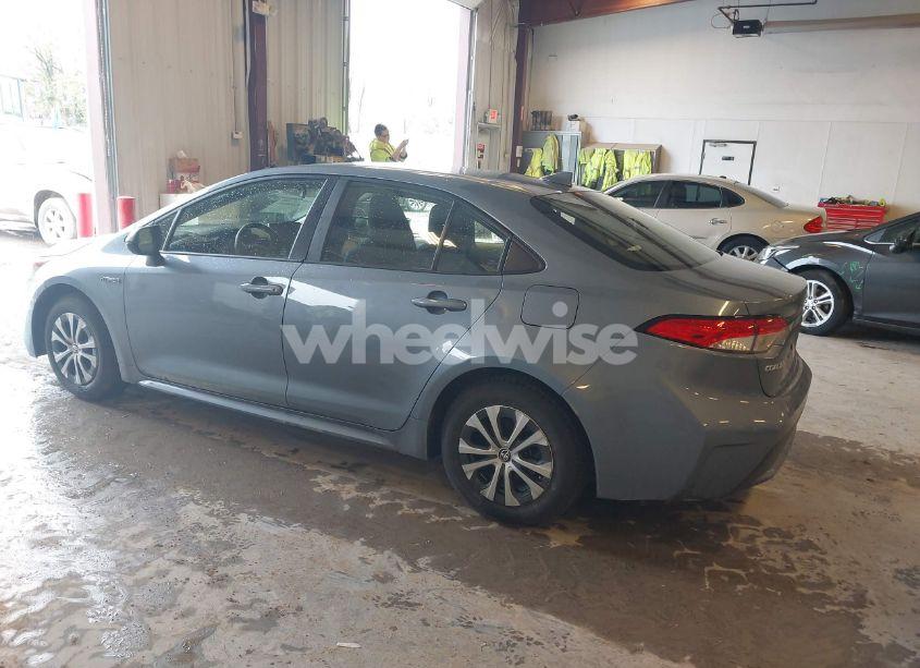 Photo 3 of 2020 Toyota Corolla HYBRID LE (VIN JTDEBRBE2LJ015742)