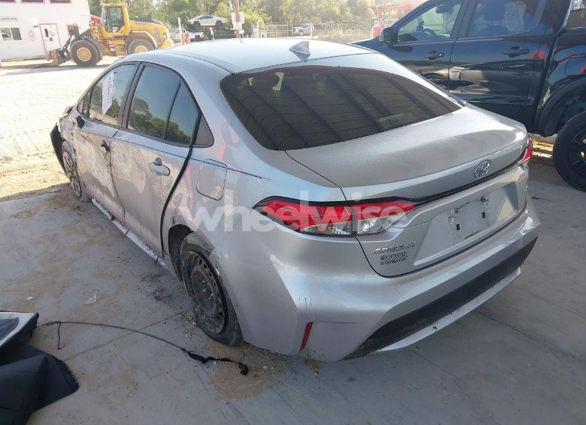 Photo 3 of 2021 Toyota Corolla LE (VIN JTDEPMAE0MJ125857)