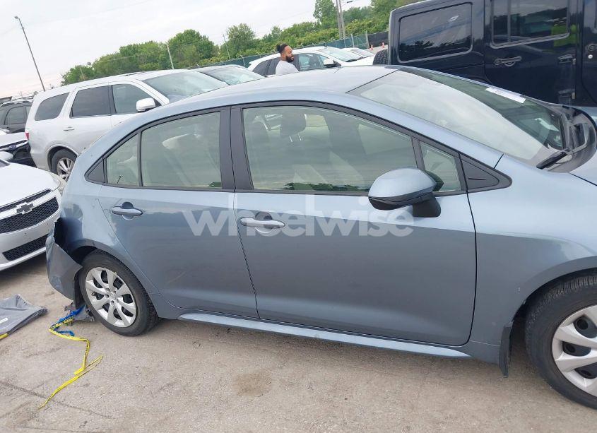 Photo 13 of 2021 Toyota Corolla LE (VIN JTDEPMAE0MJ129262)