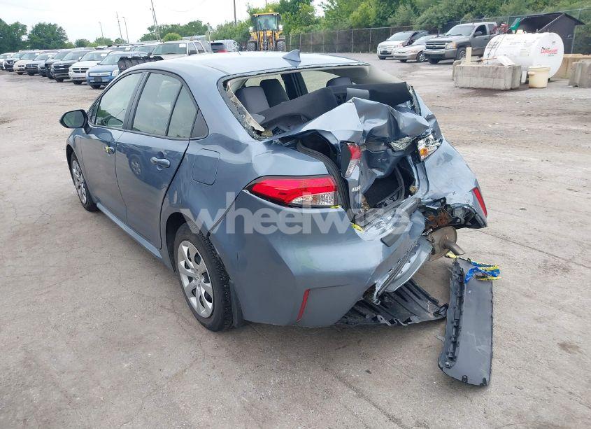 Photo 3 of 2021 Toyota Corolla LE (VIN JTDEPMAE0MJ129262)