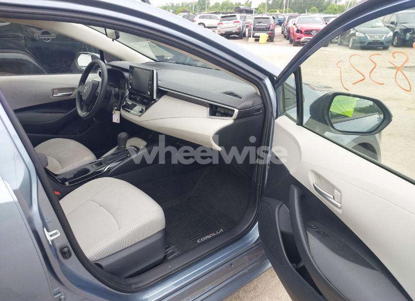 Photo 5 of 2021 Toyota Corolla LE (VIN JTDEPMAE0MJ129262)