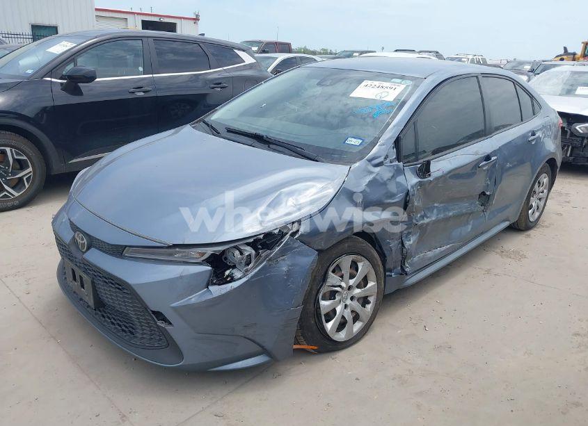 Photo 2 of 2021 Toyota Corolla LE (VIN JTDEPMAE0MJ139614)