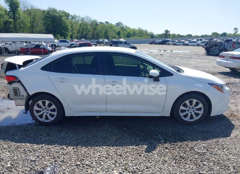 Photo 14 of 2021 Toyota Corolla LE (VIN JTDEPMAE1MJ188126)