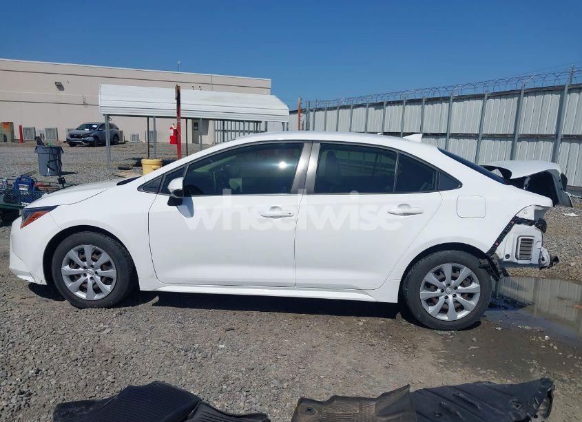 Photo 15 of 2021 Toyota Corolla LE (VIN JTDEPMAE1MJ188126)
