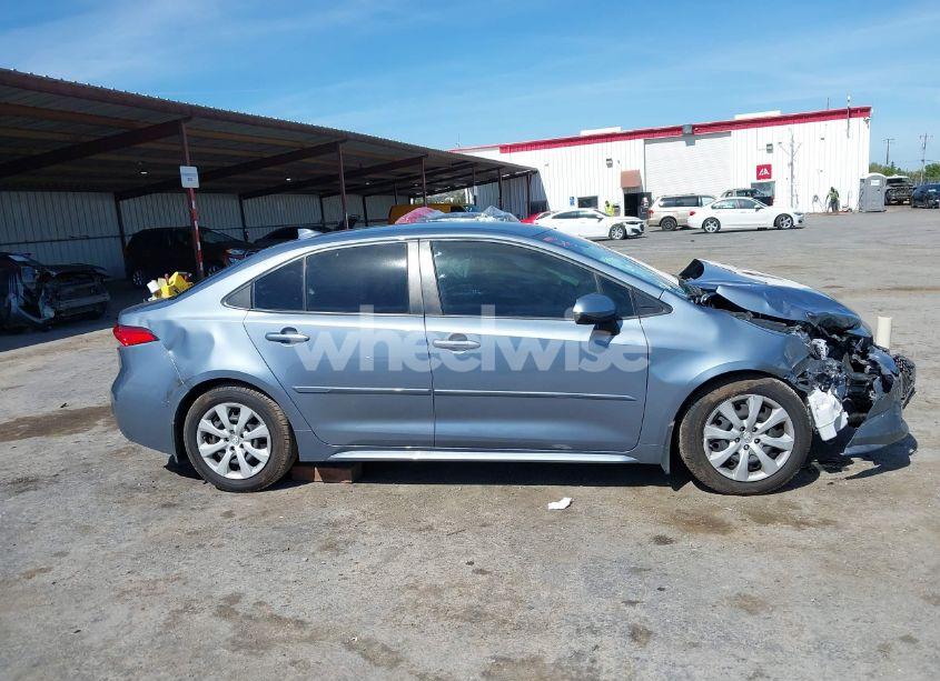 Photo 14 of 2022 Toyota Corolla LE (VIN JTDEPMAE1N3029998)