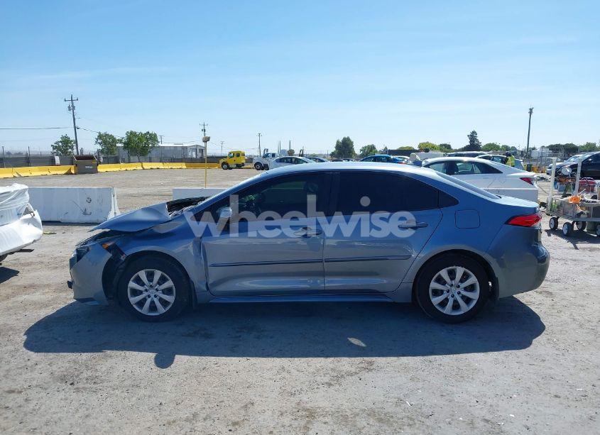 Photo 15 of 2022 Toyota Corolla LE (VIN JTDEPMAE1N3029998)