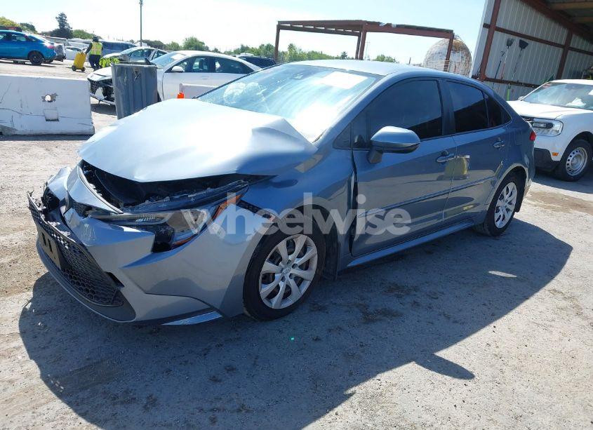 Photo 2 of 2022 Toyota Corolla LE (VIN JTDEPMAE1N3029998)