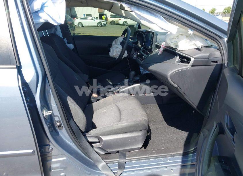 Photo 5 of 2022 Toyota Corolla LE (VIN JTDEPMAE1N3029998)