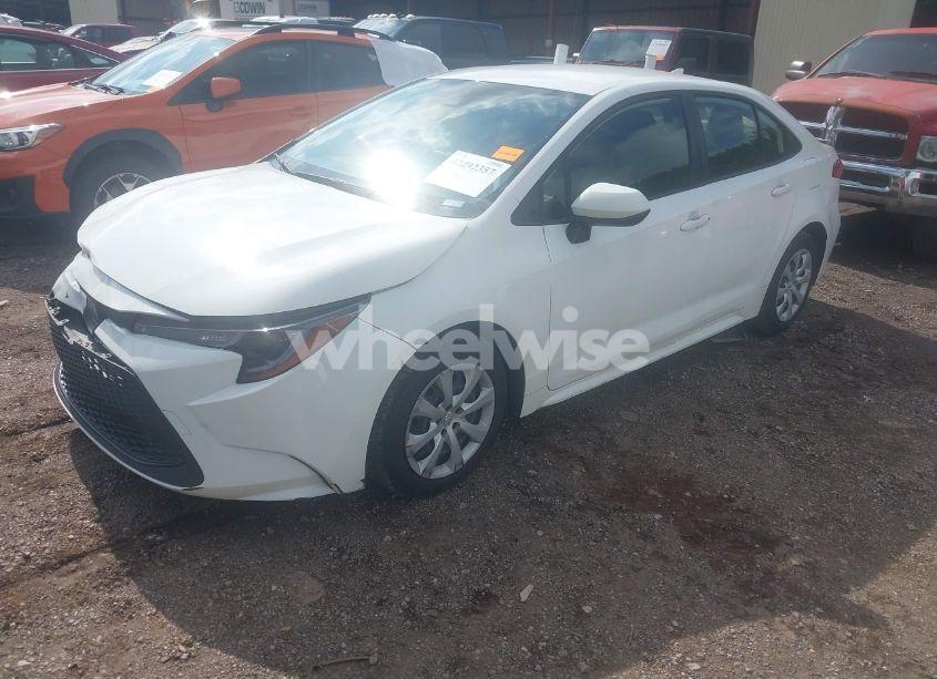 Photo 2 of 2022 Toyota Corolla LE (VIN JTDEPMAE2N3022672)