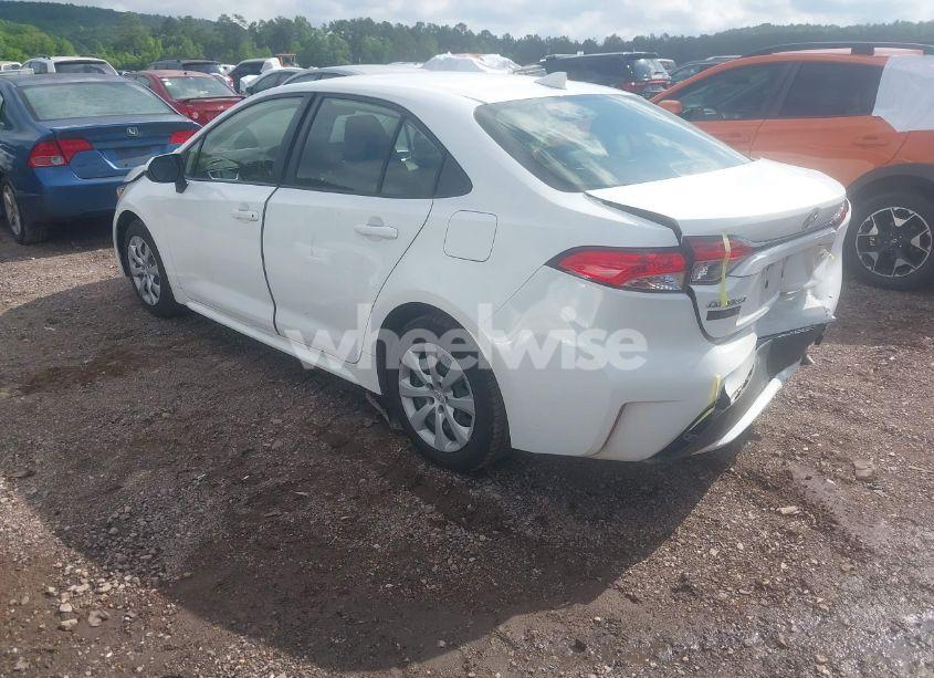 Photo 3 of 2022 Toyota Corolla LE (VIN JTDEPMAE2N3022672)