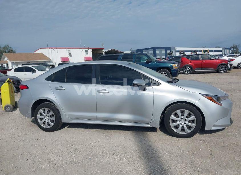 Photo 13 of 2022 Toyota Corolla LE (VIN JTDEPMAE2NJ210474)