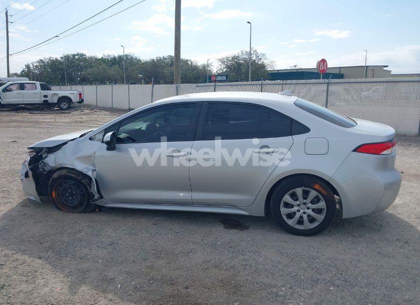 Photo 14 of 2022 Toyota Corolla LE (VIN JTDEPMAE2NJ210474)