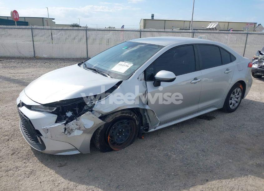 Photo 2 of 2022 Toyota Corolla LE (VIN JTDEPMAE2NJ210474)