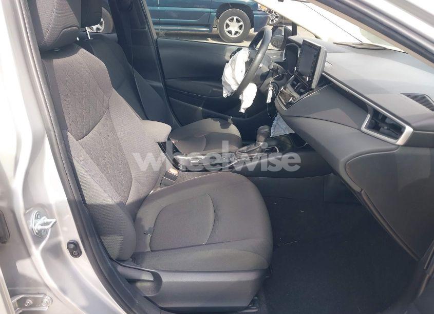 Photo 5 of 2022 Toyota Corolla LE (VIN JTDEPMAE2NJ210474)