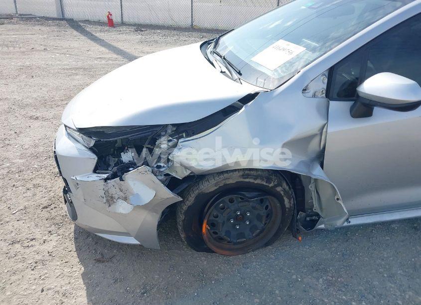 Photo 6 of 2022 Toyota Corolla LE (VIN JTDEPMAE2NJ210474)