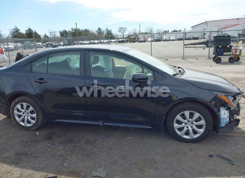 Photo 13 of 2022 Toyota Corolla LE (VIN JTDEPMAE2NJ230627)