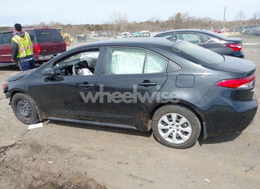 Photo 14 of 2022 Toyota Corolla LE (VIN JTDEPMAE2NJ230627)