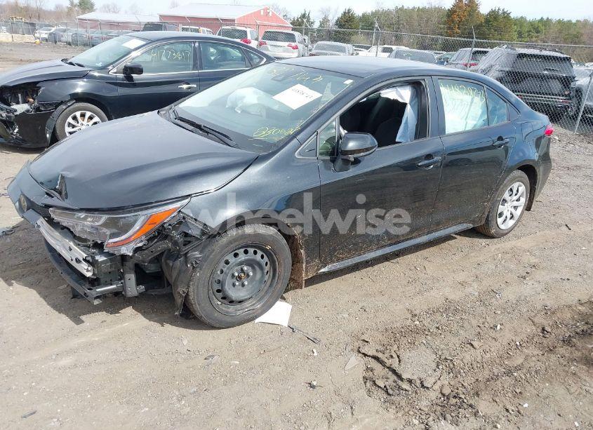 Photo 2 of 2022 Toyota Corolla LE (VIN JTDEPMAE2NJ230627)