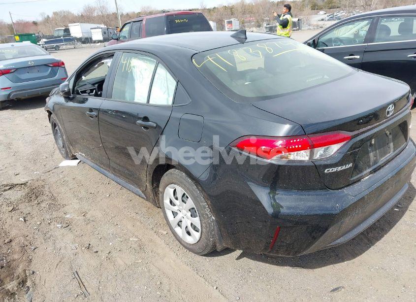 Photo 3 of 2022 Toyota Corolla LE (VIN JTDEPMAE2NJ230627)