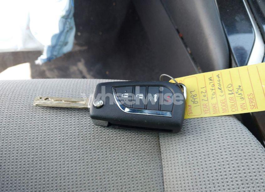 Photo 11 of 2021 Toyota Corolla LE (VIN JTDEPMAE3MJ176656)